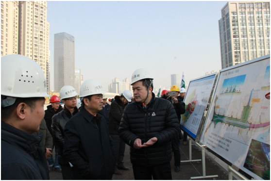 市考评办对汉江大道商务区段工程 进行现场踏勘考评