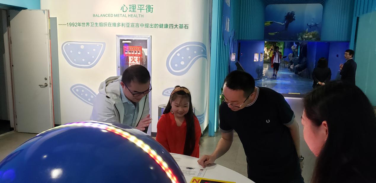 关注留守儿童 助力精准扶贫 ——置业公司开展《大手牵小手,共走扶贫路》双节活动