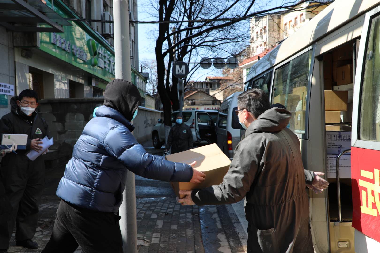 商务区集团向市五医院捐赠防疫物资,助力全市抗疫